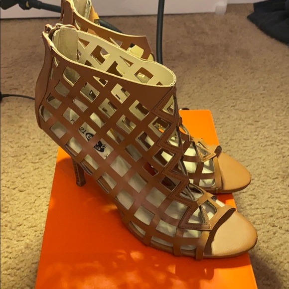 High heels - Picture 2 of 3